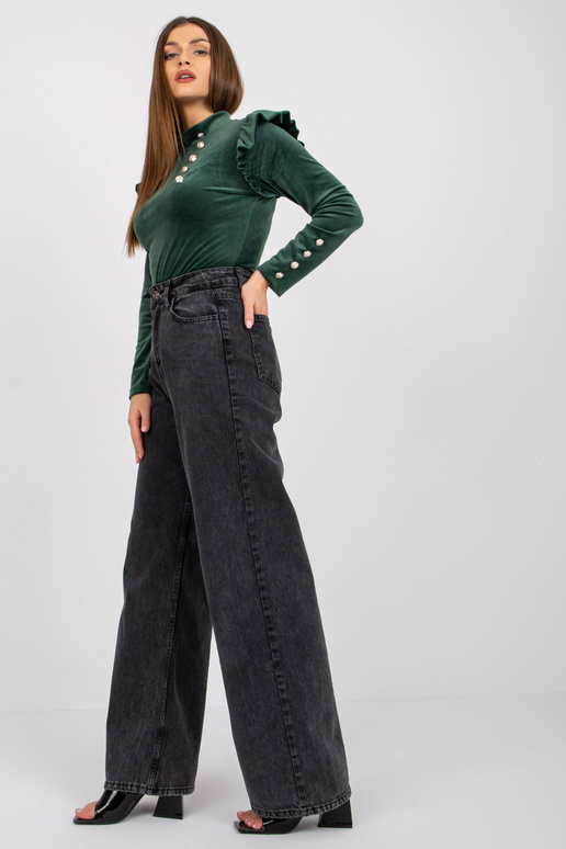 Tamsiai žalia veliūrinė palaidinė su... Tamsiai žalia veliūrinė palaidinė su...