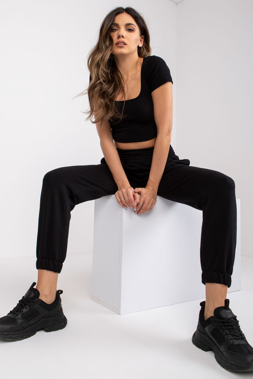 Juodos sportinės kelnės su kišenėmis...