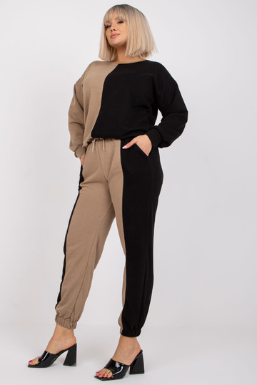 Tamsiai smėlio ir juodos...