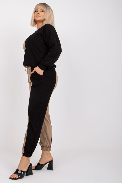 Tamsiai smėlio ir juodos spalvos...