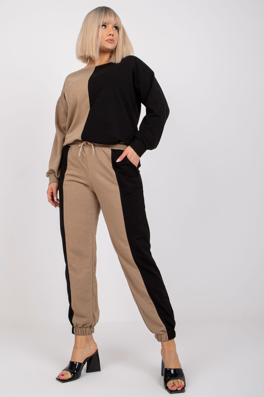 Tamsiai smėlio ir juodos spalvos...