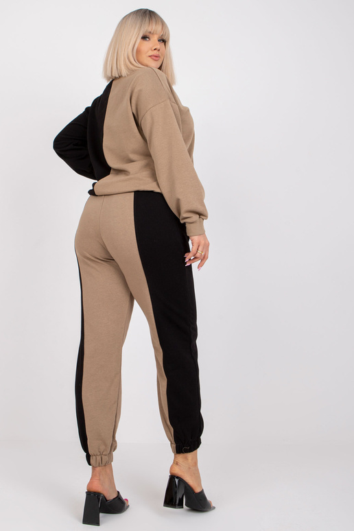 Tamsiai smėlio ir juodos spalvos...