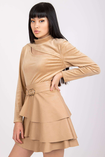 Tamsiai smėlio spalvos...