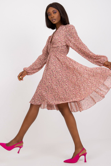 Rožinė platėjanti suknelė...