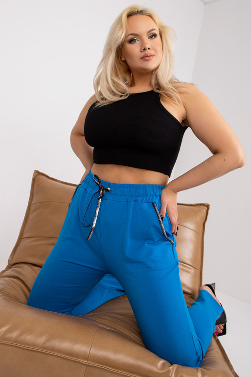 Mėlynos sportinės kelnės, plius...