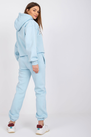 Šviesiai mėlynos spalvos...