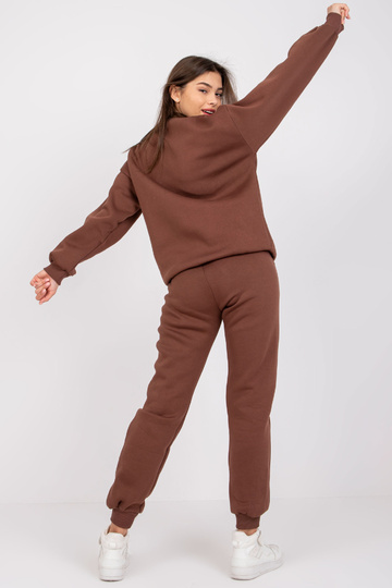 Tamsiai rudas Edvige...