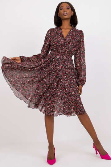 Juoda ilgomis rankovėmis... 2