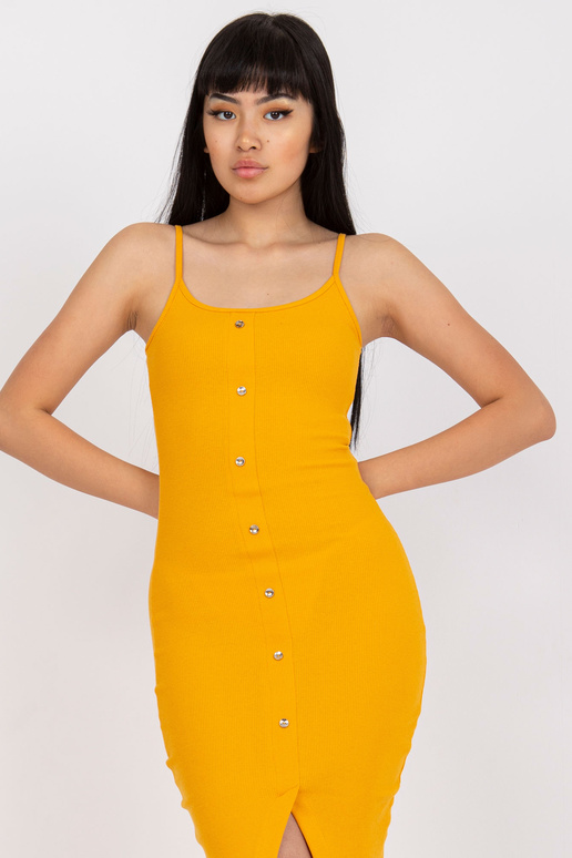 Ryškiai oranžinė prigludusi suknelė...