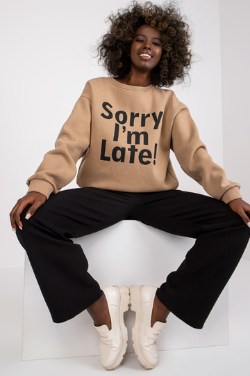 Tamsiai smėlio spalvos...