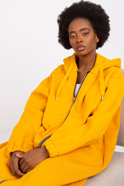 Šviesiai oranžinės spalvos ilgas... Šviesiai oranžinės spalvos ilgas...