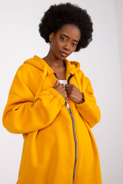 Šviesiai oranžinės spalvos ilgas... Šviesiai oranžinės spalvos ilgas...