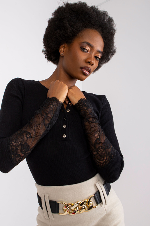 Juoda palaidinė su raišteliu su... Juoda palaidinė su raišteliu su...