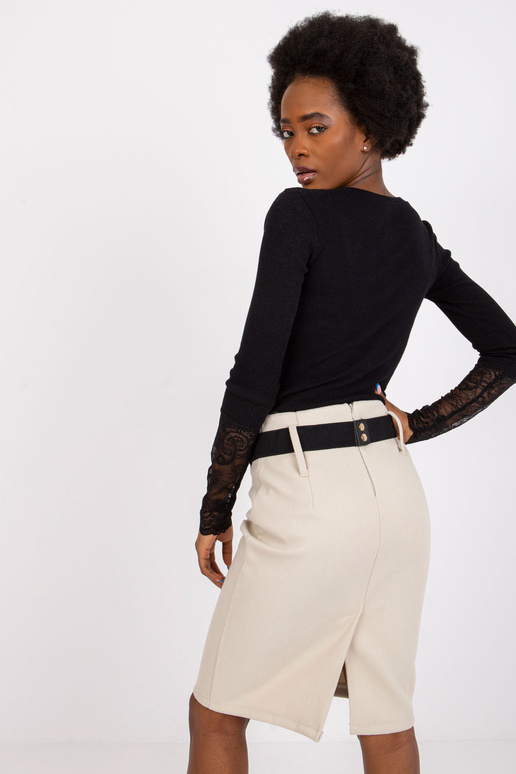 Juoda palaidinė su raišteliu su... Juoda palaidinė su raišteliu su...