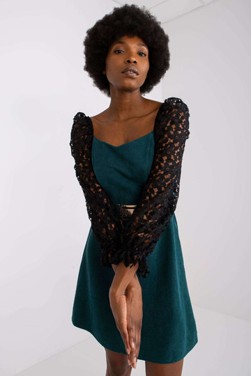 Tamsiai žalia suknelė... 2