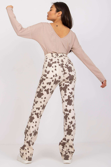 Smėlio spalvos pagrindinė... 2