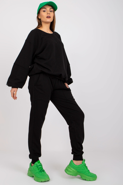 Juodas medvilninis megztinių...