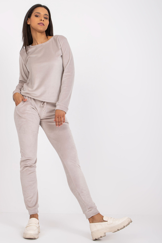 Šviesiai pilkos spalvos veliūrinis...