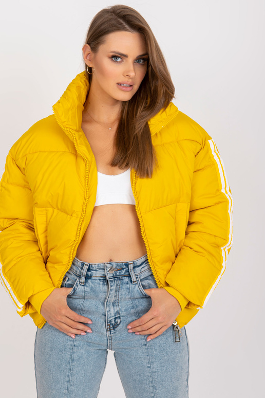 Geltona dygsniuota žieminė striukė