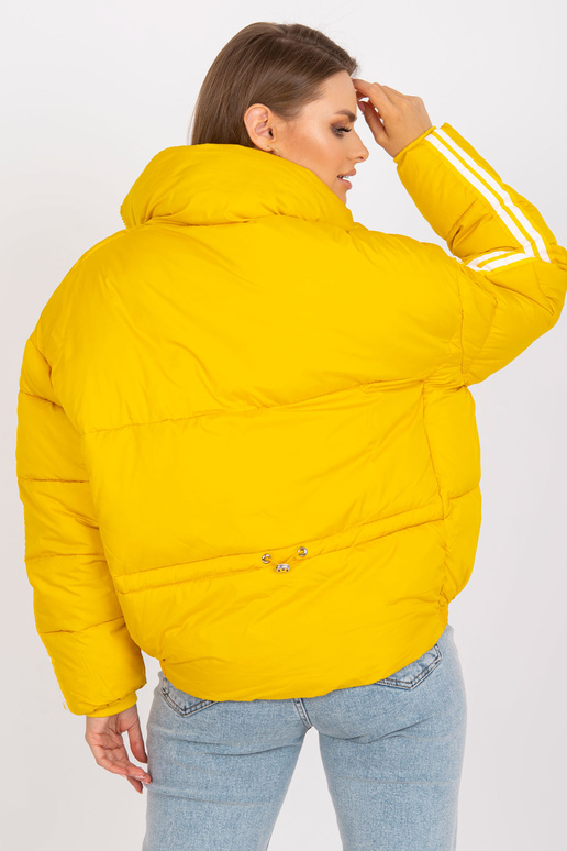 Geltona dygsniuota žieminė striukė