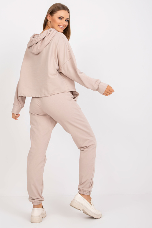 Smėlio spalvos dviejų dalių sportinio... Smėlio spalvos dviejų dalių sportinio...