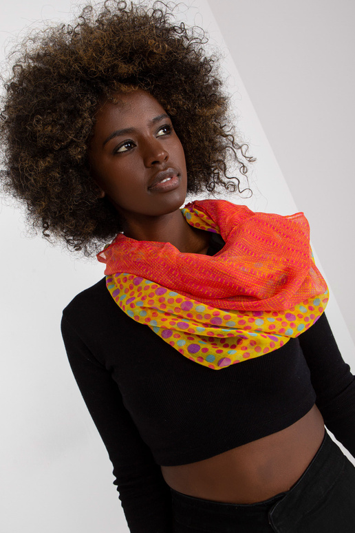 Geltonos koralinės spalvos kaminas su...