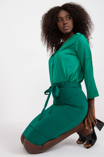 Tamsiai žalias sijonas...