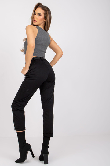 Patricia juodos tiesios...