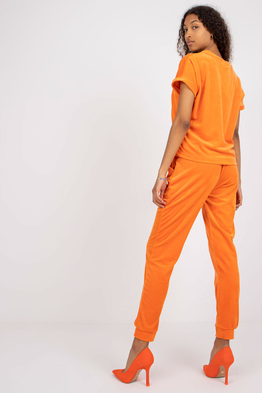 Oranžinės spalvos veliūrinis rinkinys... Oranžinės spalvos veliūrinis rinkinys...