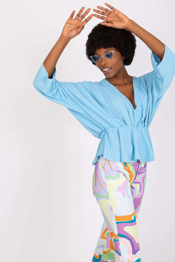 Raquela moteriška šviesiai...