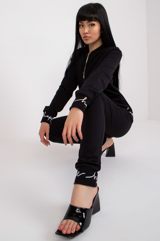 Juodas laisvalaikio komplektas su... Juodas laisvalaikio komplektas su...