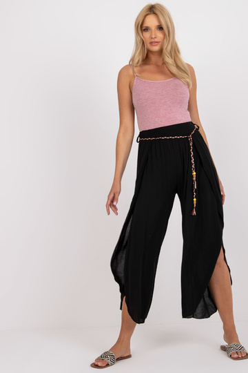 Juodos kelnės su skeltukais...