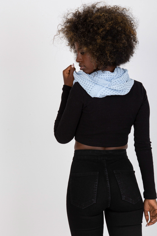 Mėlynas šviesus kaminas su viskoze