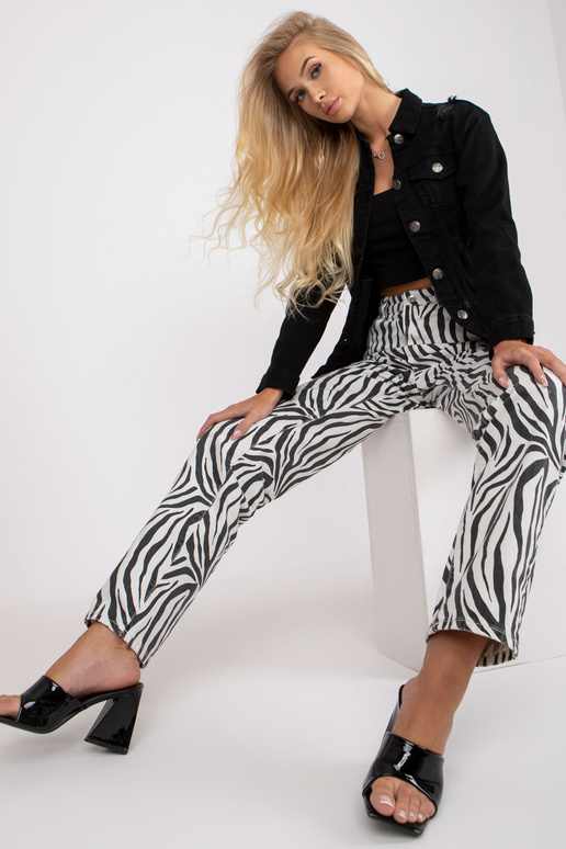 Moteriška juoda džinsinė striukė...