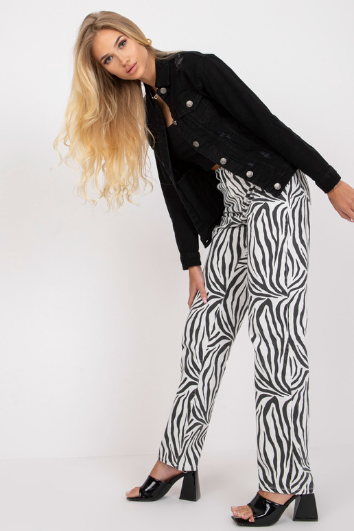 Moteriška juoda džinsinė striukė...