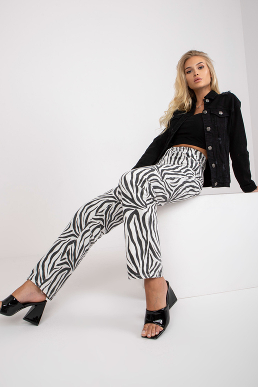 Moteriška juoda džinsinė striukė...