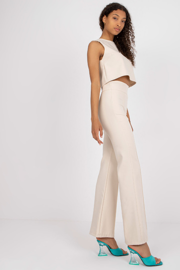 Šviesiai smėlio spalvos... 2