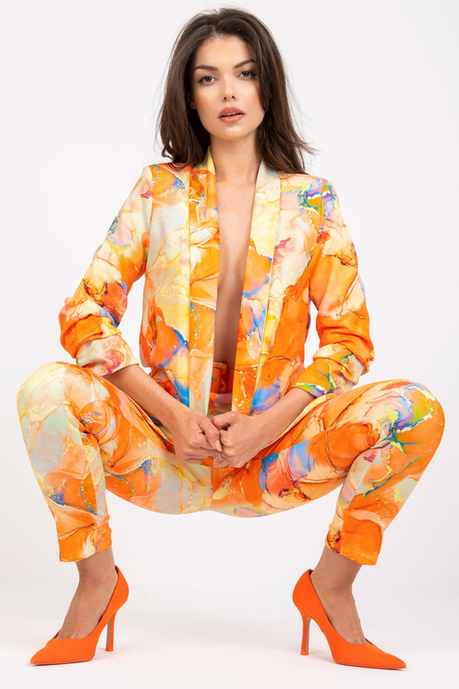 Oranžinis moteriškas švarkas su raštais Oranžinis moteriškas švarkas su raštais