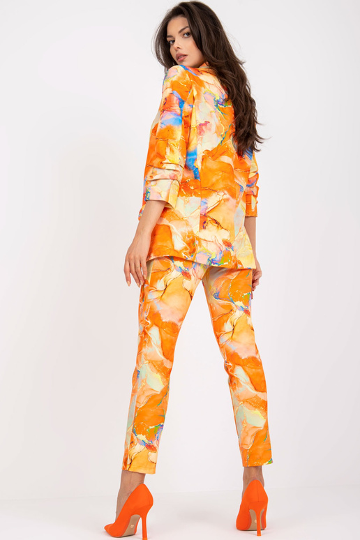 Oranžinis moteriškas švarkas su raštais Oranžinis moteriškas švarkas su raštais