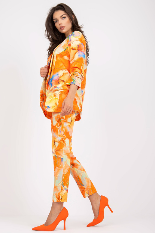 Oranžinis moteriškas švarkas su raštais Oranžinis moteriškas švarkas su raštais