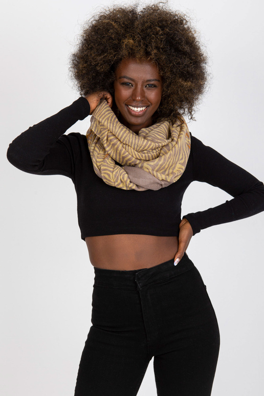 Tamsiai smėlio spalvos geltonas...