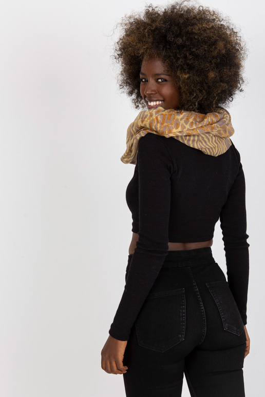 Tamsiai smėlio spalvos geltonas...