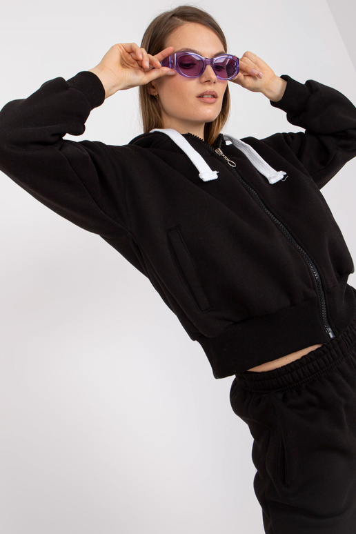 Juodas bazinis megztinių komplektas...