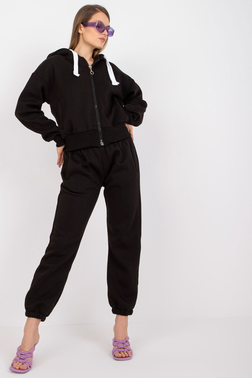 Juodas bazinis megztinių komplektas...