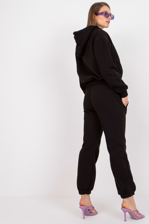 Juodas bazinis megztinių komplektas...