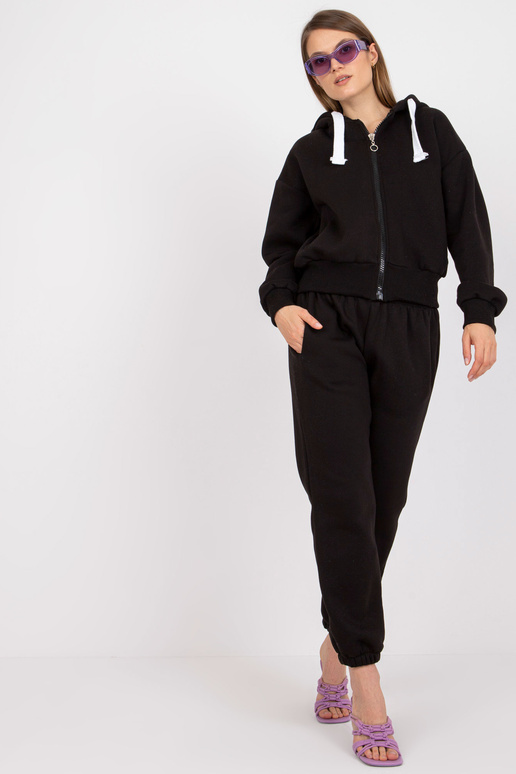 Juodas bazinis megztinių komplektas...