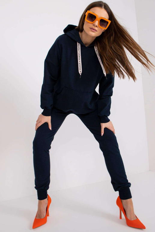 Tamsiai mėlynos spalvos megztinių...