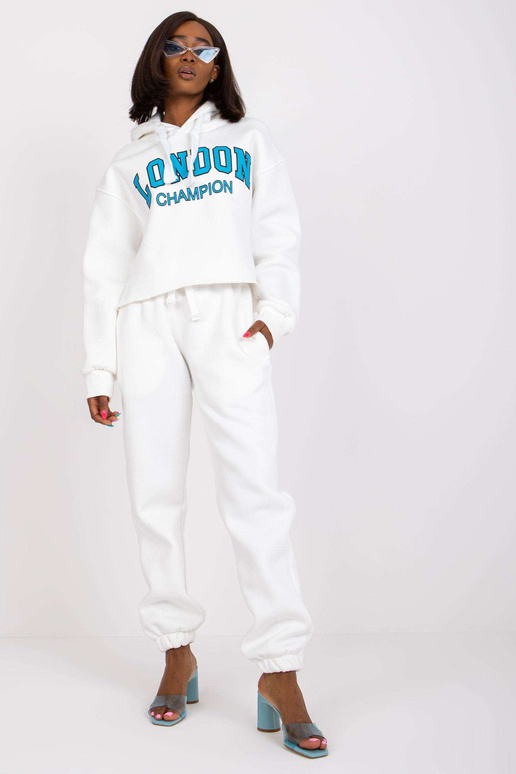 Ecru sportinio kostiumo komplektas su...