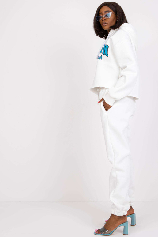 Ecru sportinio kostiumo komplektas su...