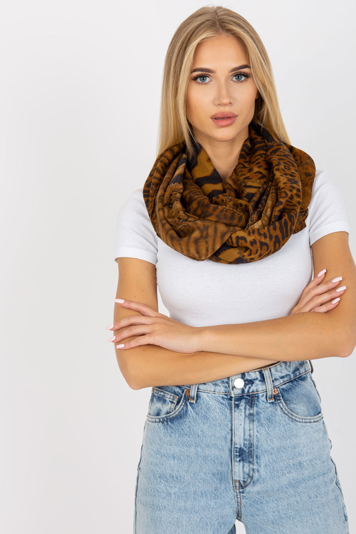 Kaminas su kupranugariais gyvūninės...